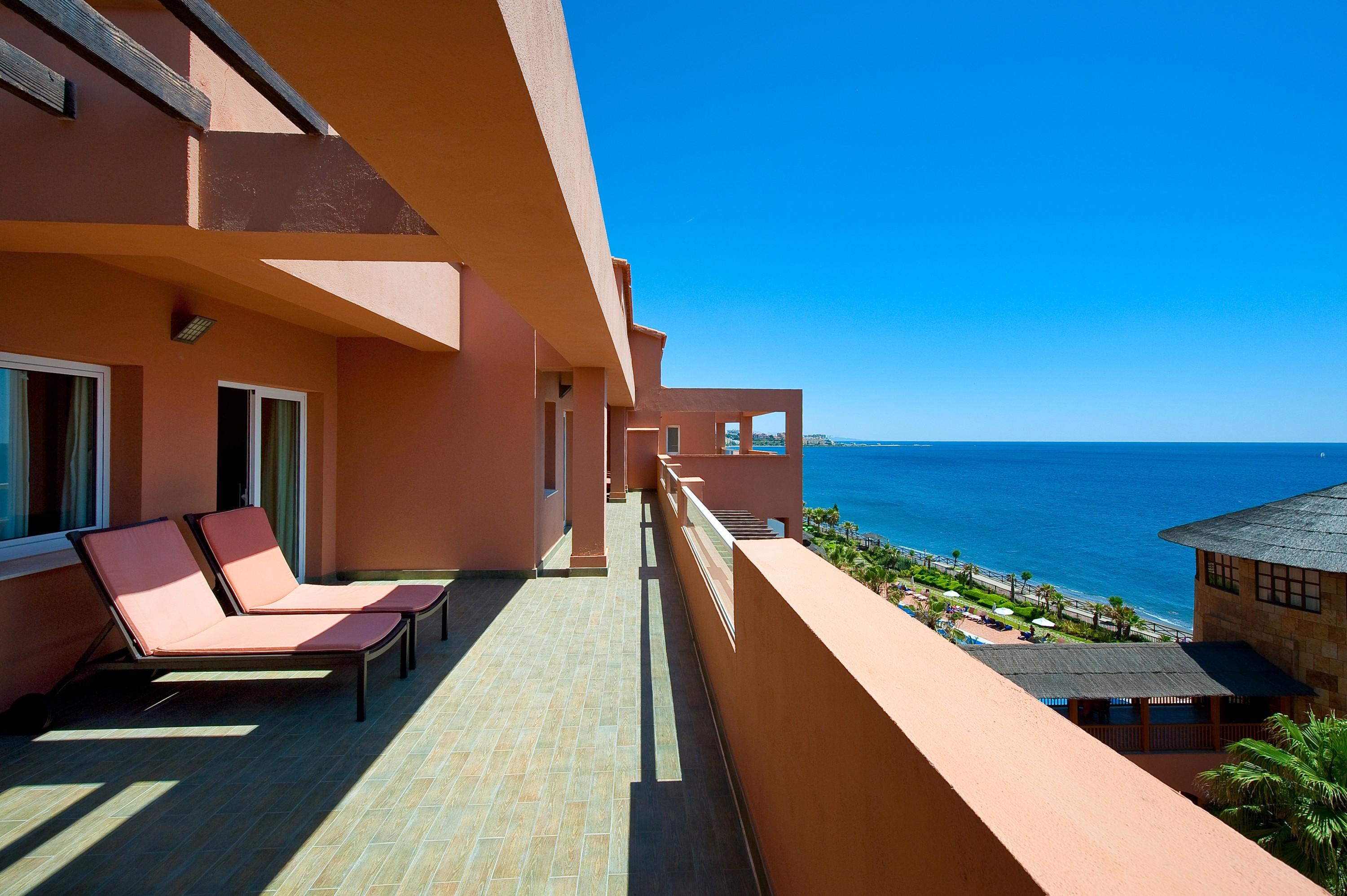 فندق وثالاسو سبا إلبا إيستيبونا غران إِستيبونا المظهر الخارجي الصورة Balcony of a hotel room