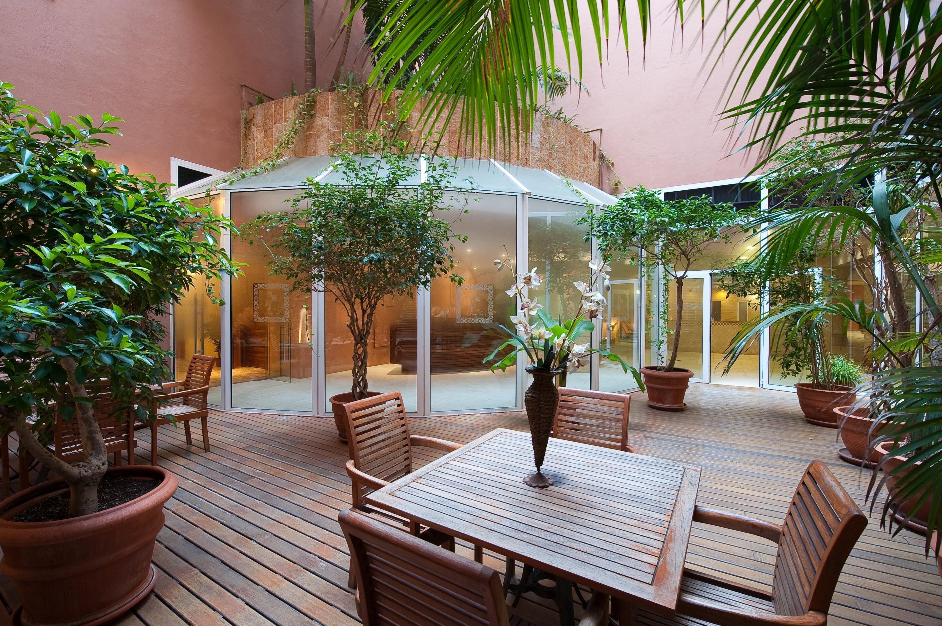 فندق وثالاسو سبا إلبا إيستيبونا غران إِستيبونا المظهر الخارجي الصورة The hotel's courtyard
