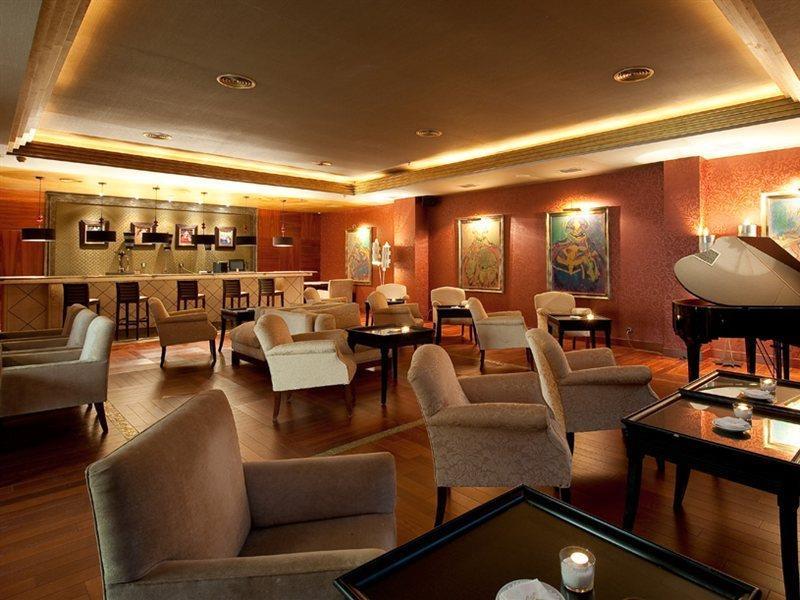 فندق وثالاسو سبا إلبا إيستيبونا غران إِستيبونا المظهر الخارجي الصورة The lounge at the airport